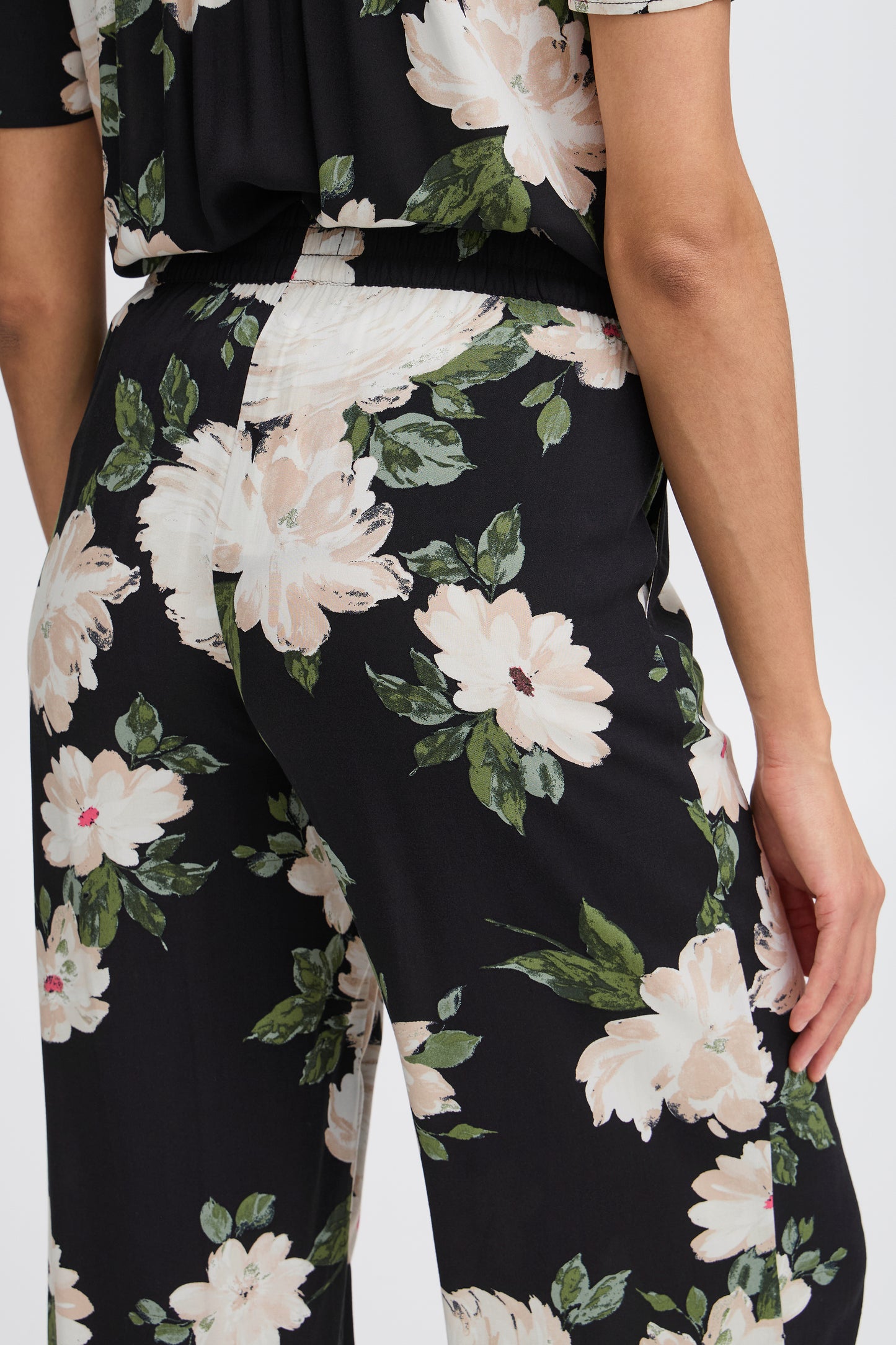 B Young Bymmjoella Crop Pants | Black Roses