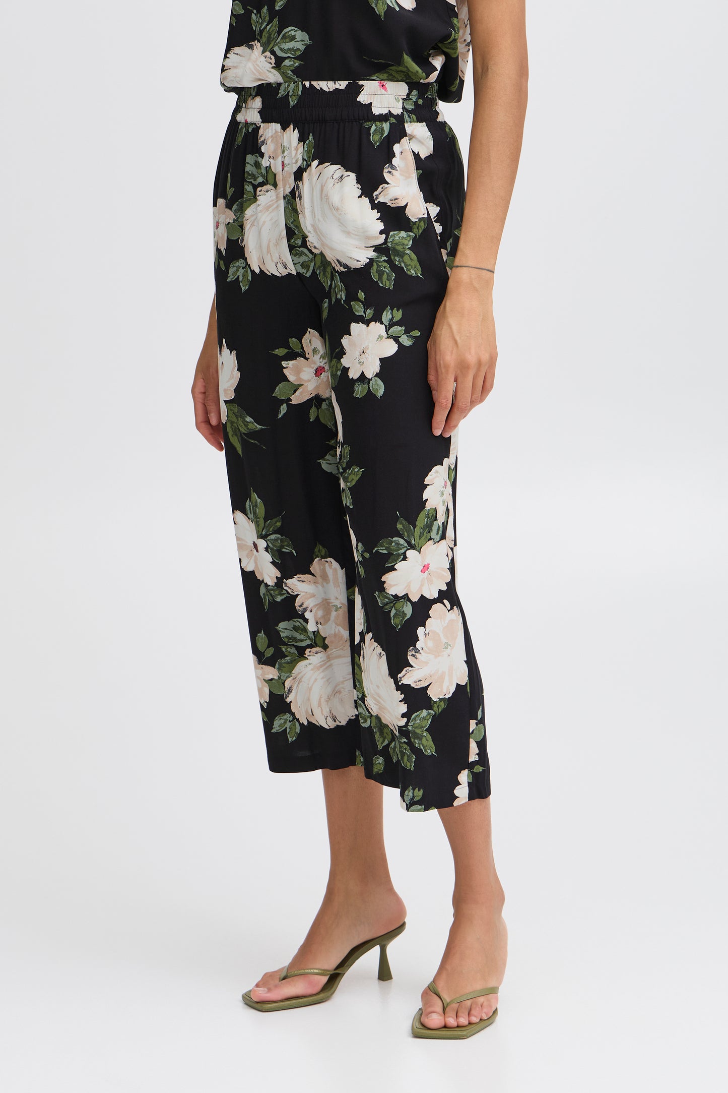 B Young Bymmjoella Crop Pants | Black Roses
