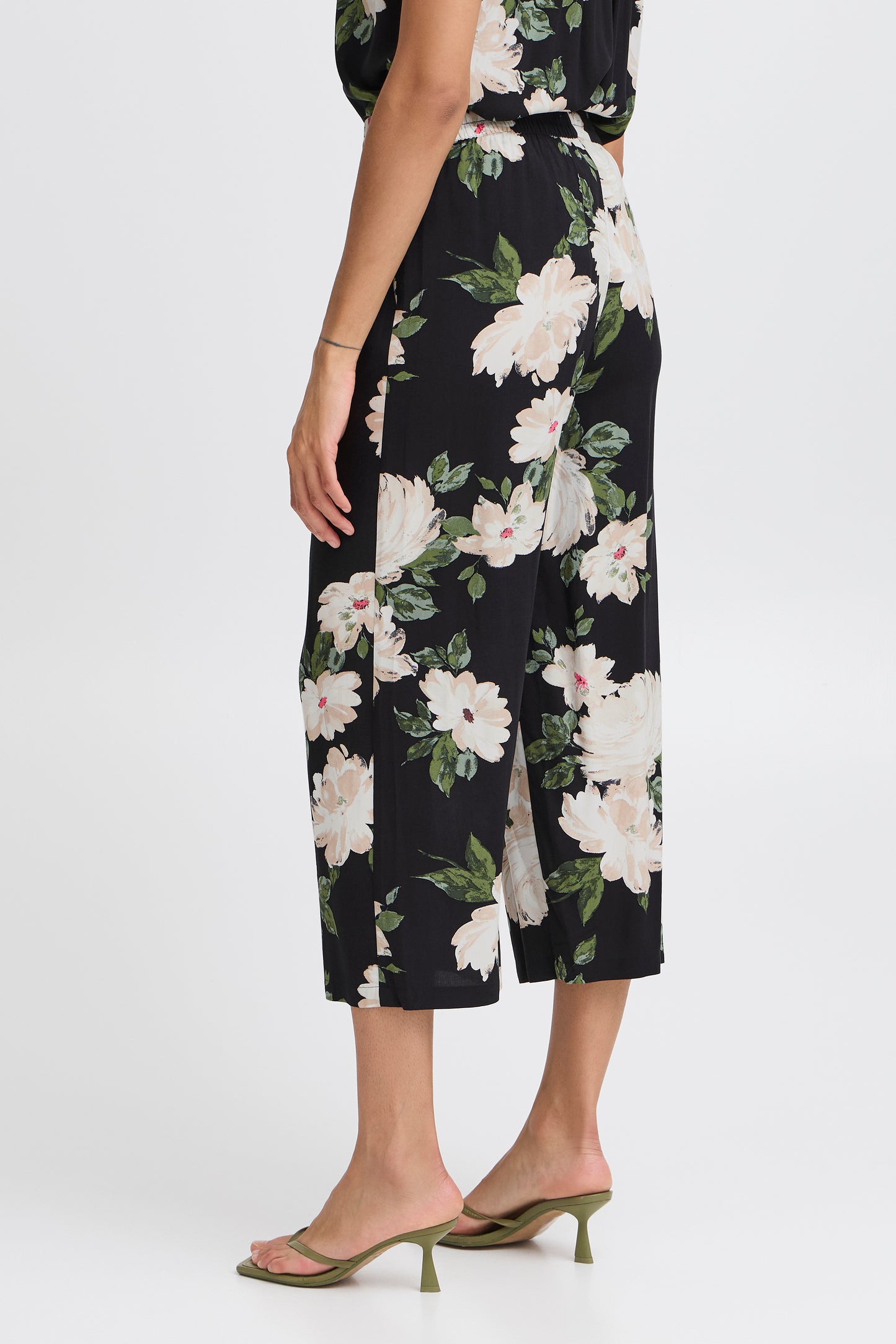 B Young Bymmjoella Crop Pants | Black Roses