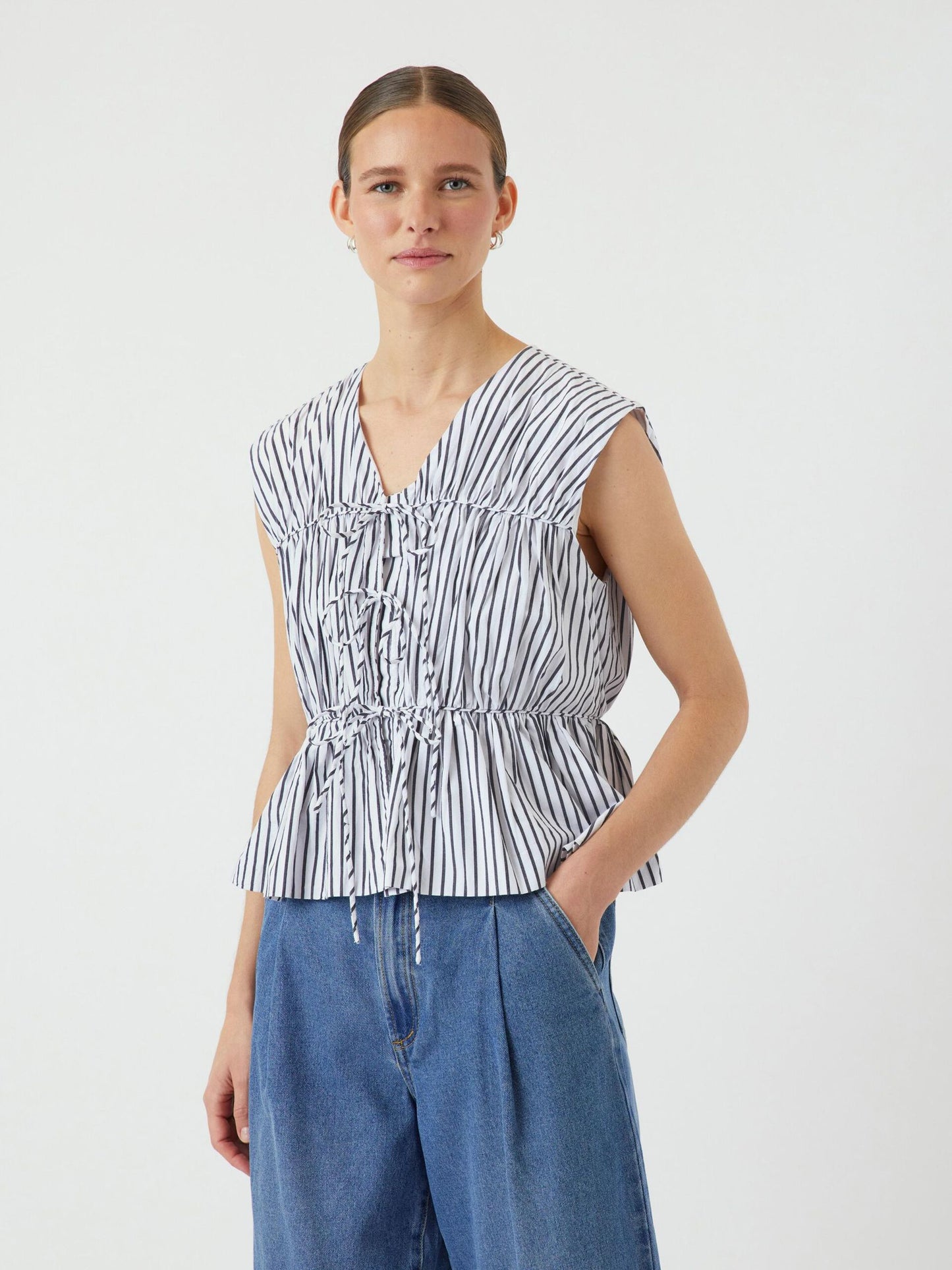 YAS Ebba Top | Black & White