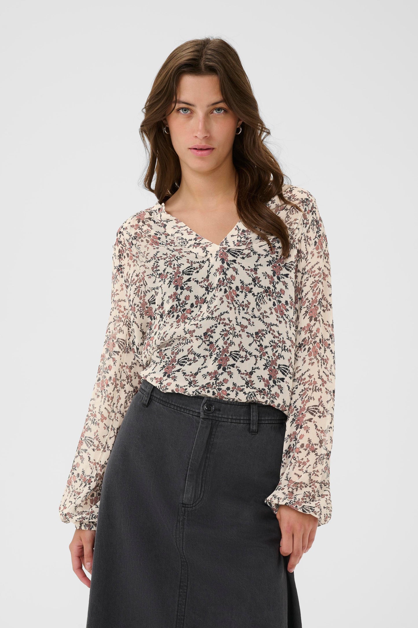Part Two Sandi Blouse | Whitecap Gray Flower Bouquet