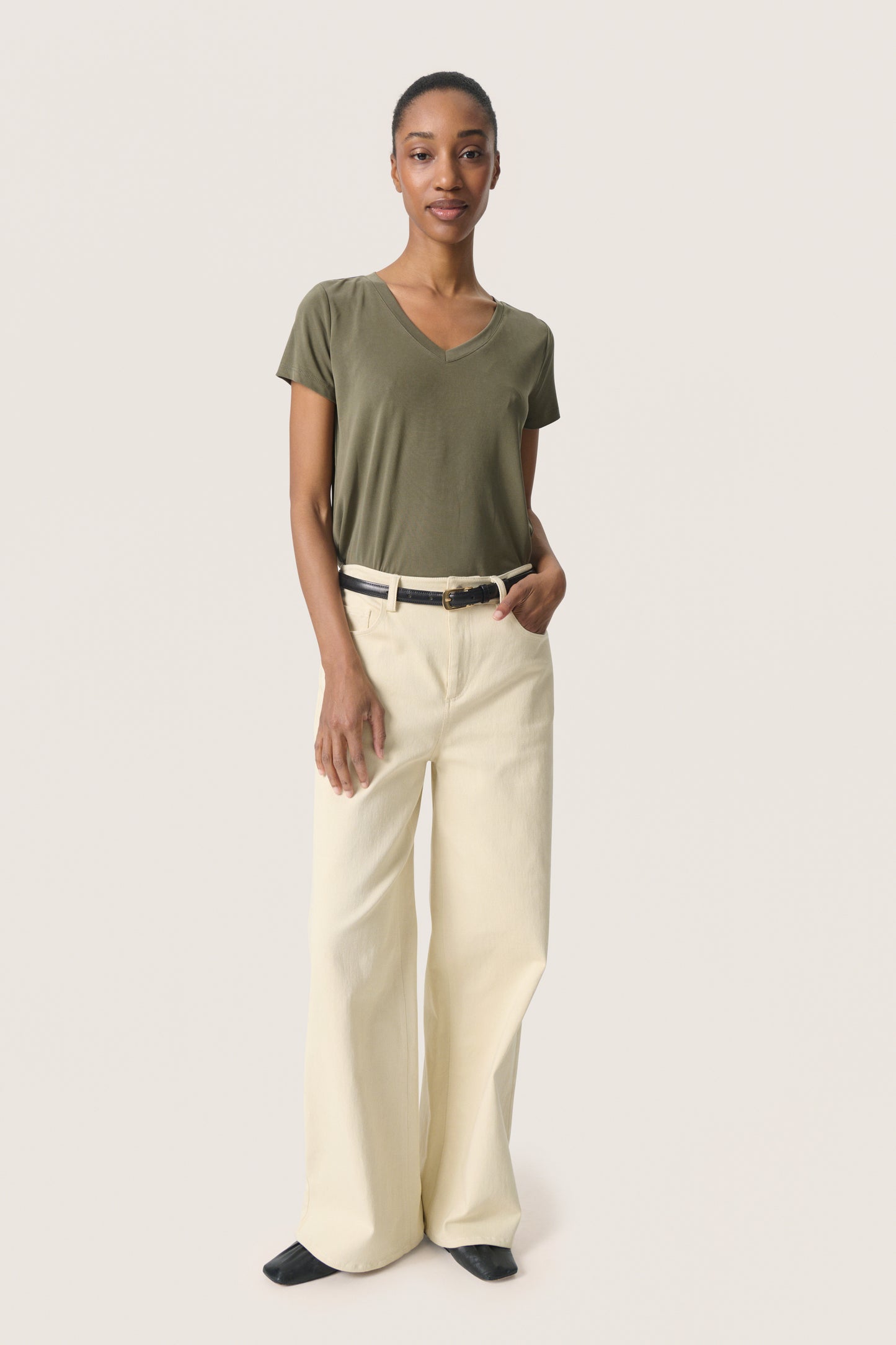 Soaked In Luxury Columbine V-Neck T-Shirt | Grape Leaf
