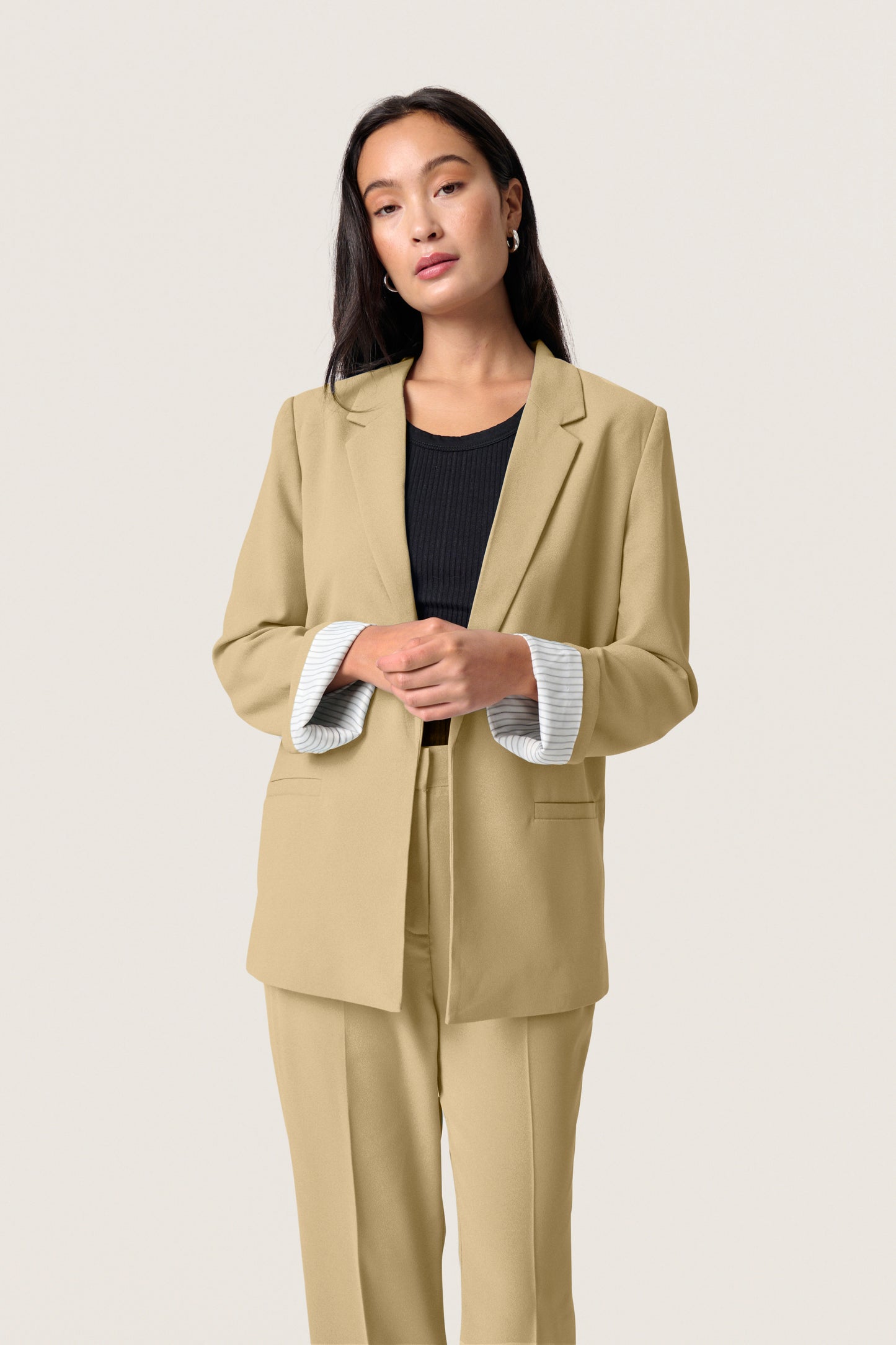 Soaked in Luxury Shirley Fold-Up Blazer | Elmwood