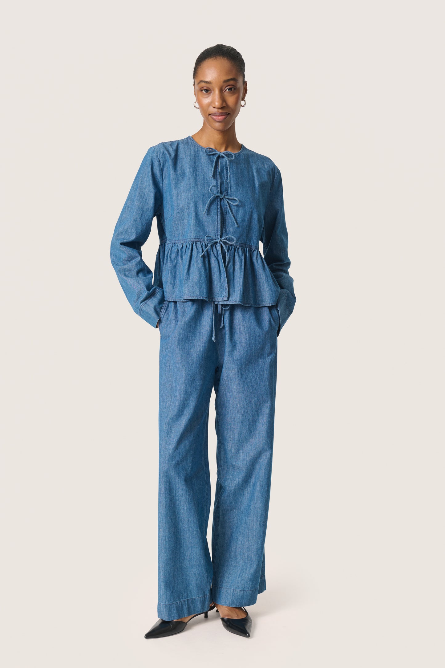 Soaked in Luxury Chamy Shirt Blouse | Medium Blue Denim