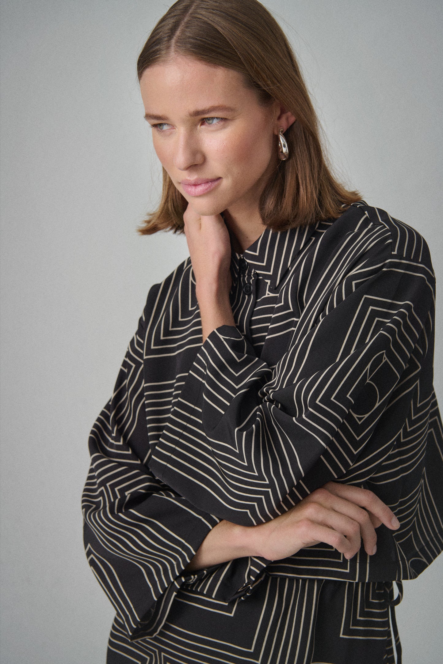 Soaked In Luxury Topaz Shirt | Black with Oatmeal