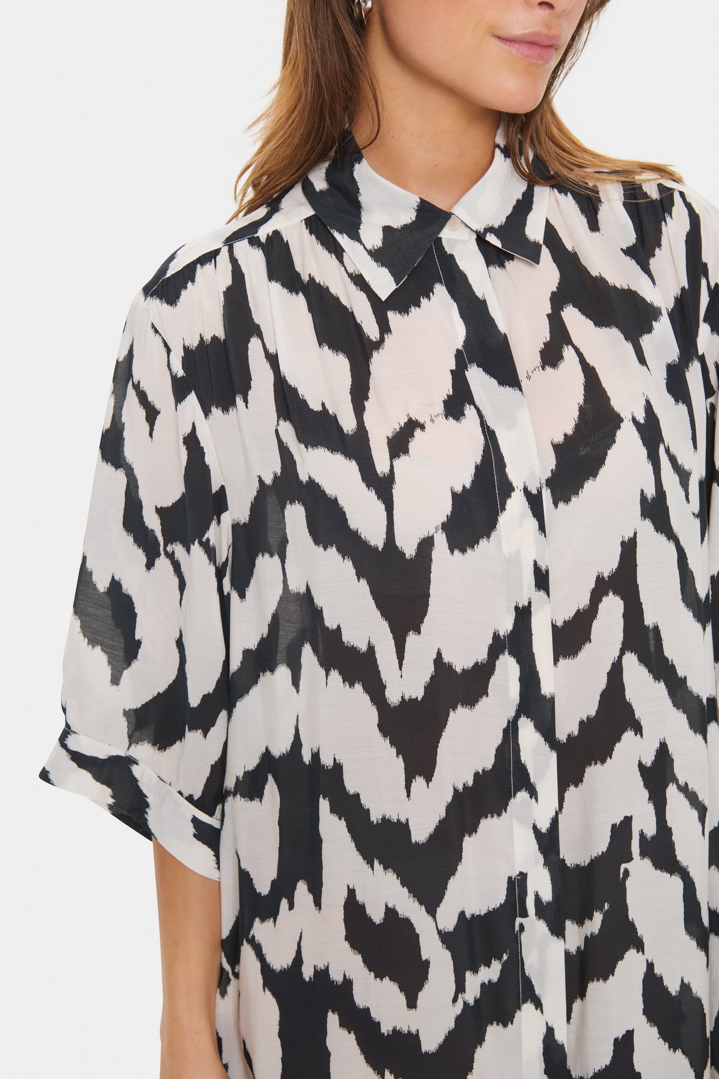 Saint Tropez Kelsie Shirt Dress | Black Monochrome Stokes