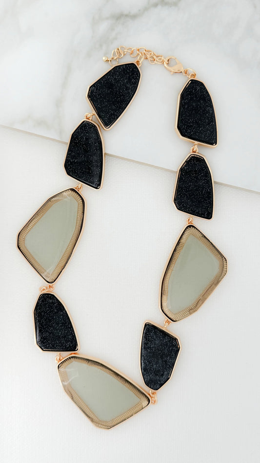Envy Short Gold Irregular Triangle Necklace