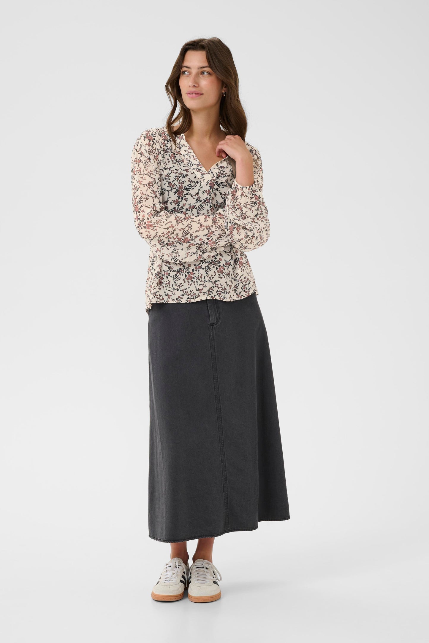 Part Two Sandi Blouse | Whitecap Gray Flower Bouquet