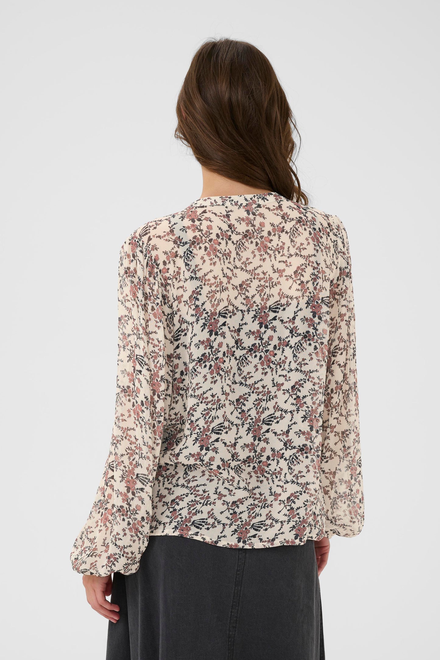 Part Two Sandi Blouse | Whitecap Gray Flower Bouquet