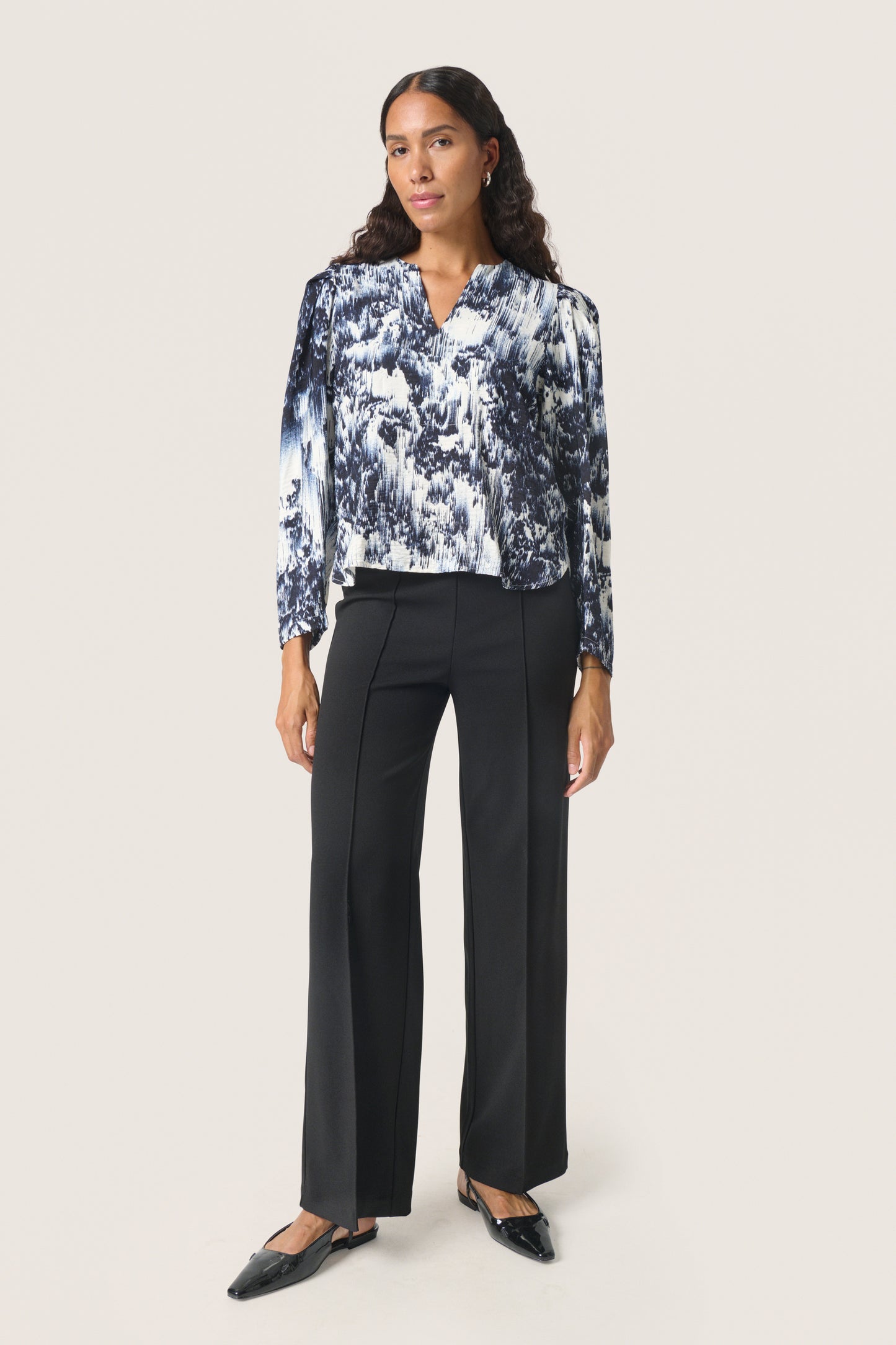 Soaked in Luxury Jazzlyn Blouse | Dark Navy Landscape Print