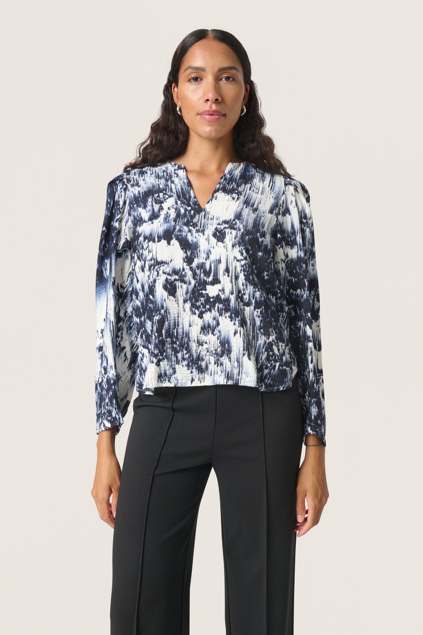 Soaked in Luxury Jazzlyn Blouse | Dark Navy Landscape Print