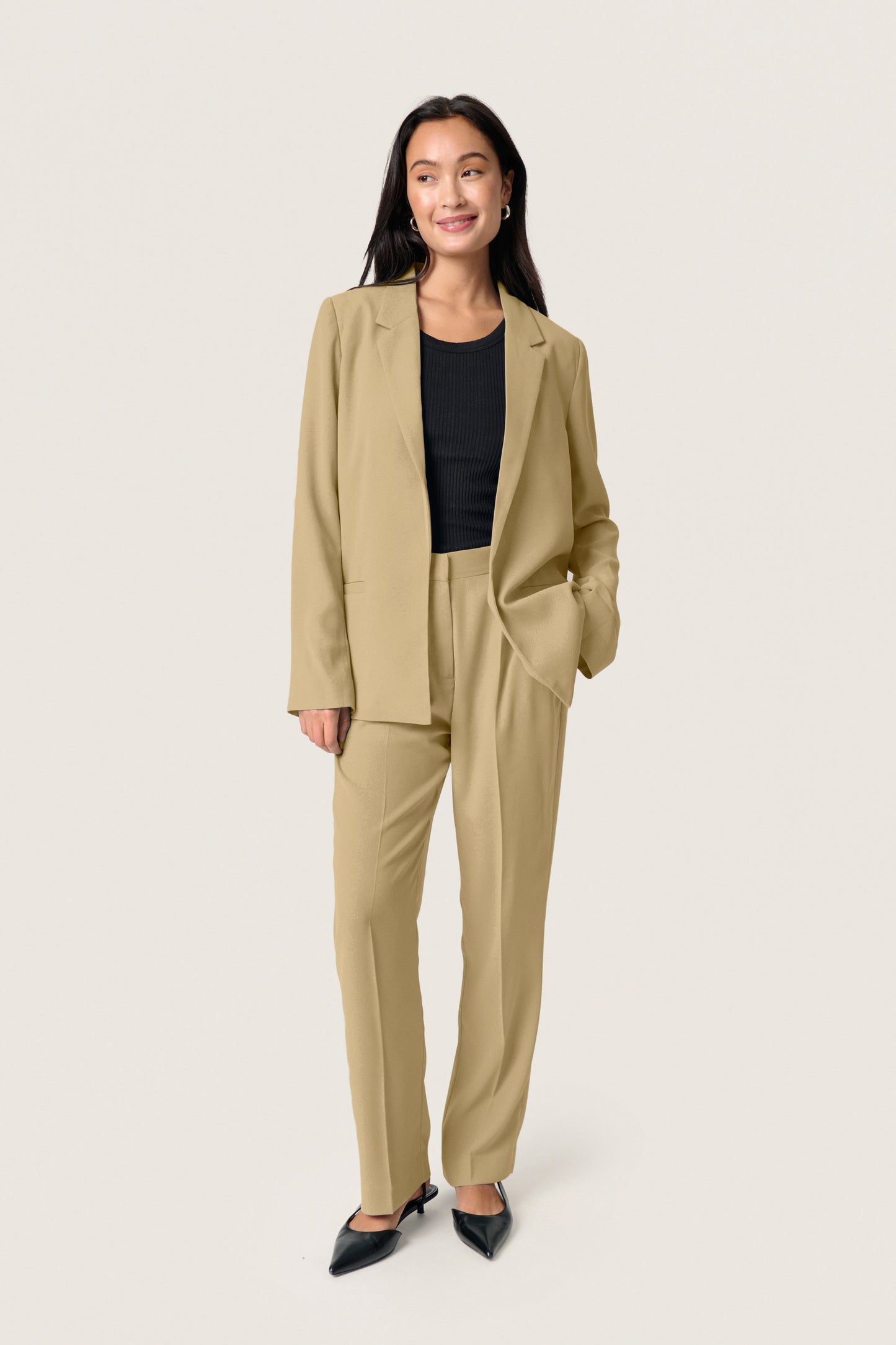 Soaked in Luxury Shirley Fold-Up Blazer | Elmwood