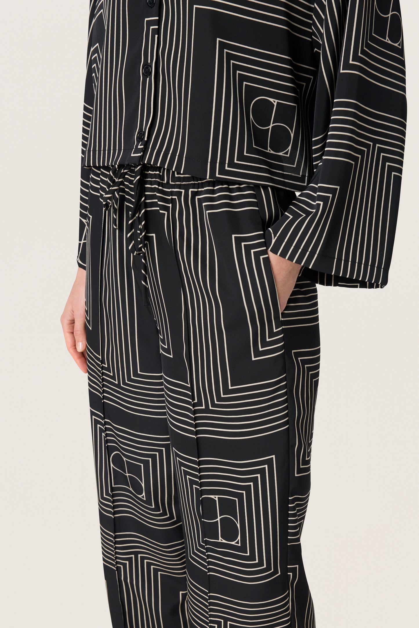 Soaked In Luxury Topaz Faustina Pants | Black With Oatmeal