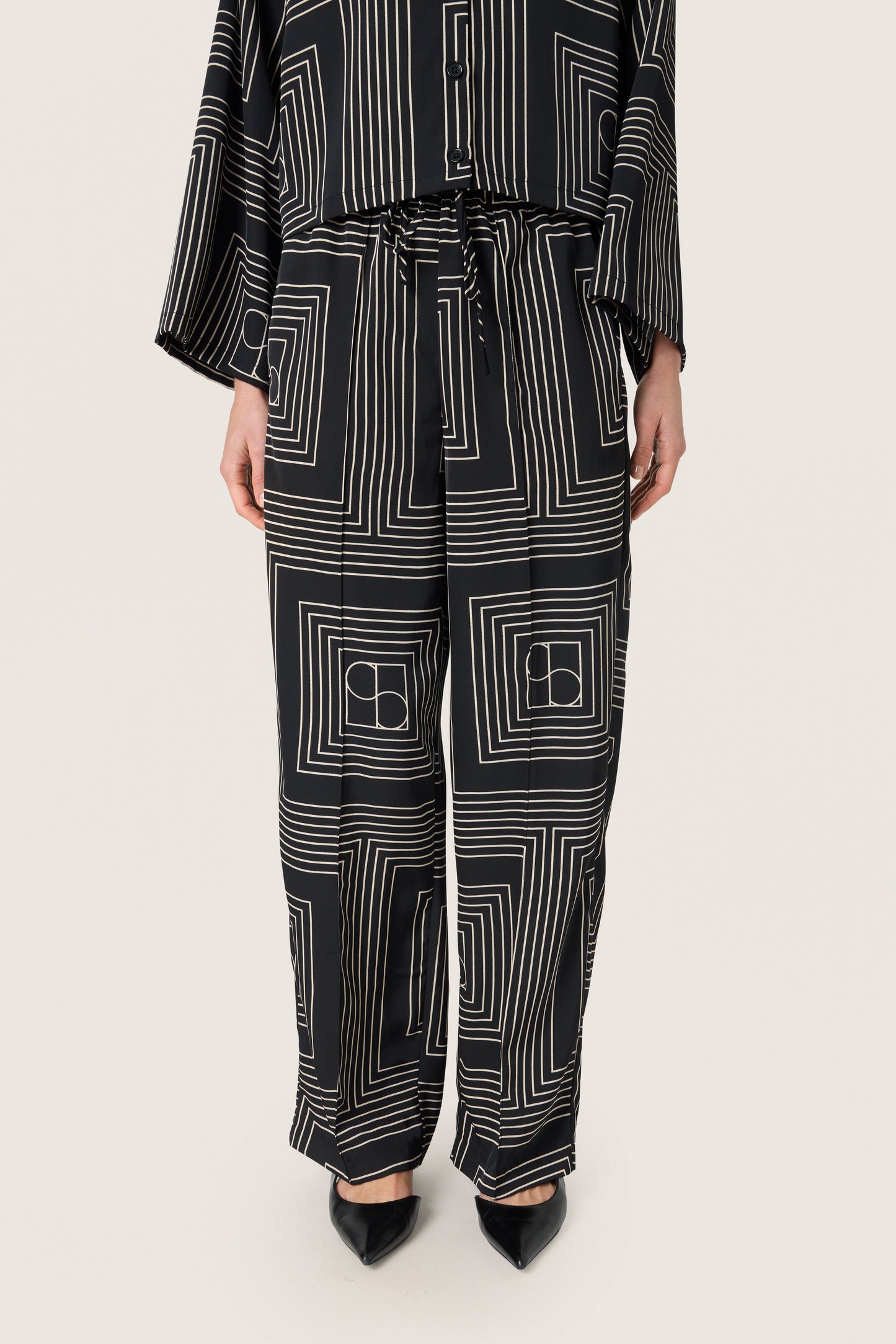 Soaked In Luxury Topaz Faustina Pants | Black With Oatmeal