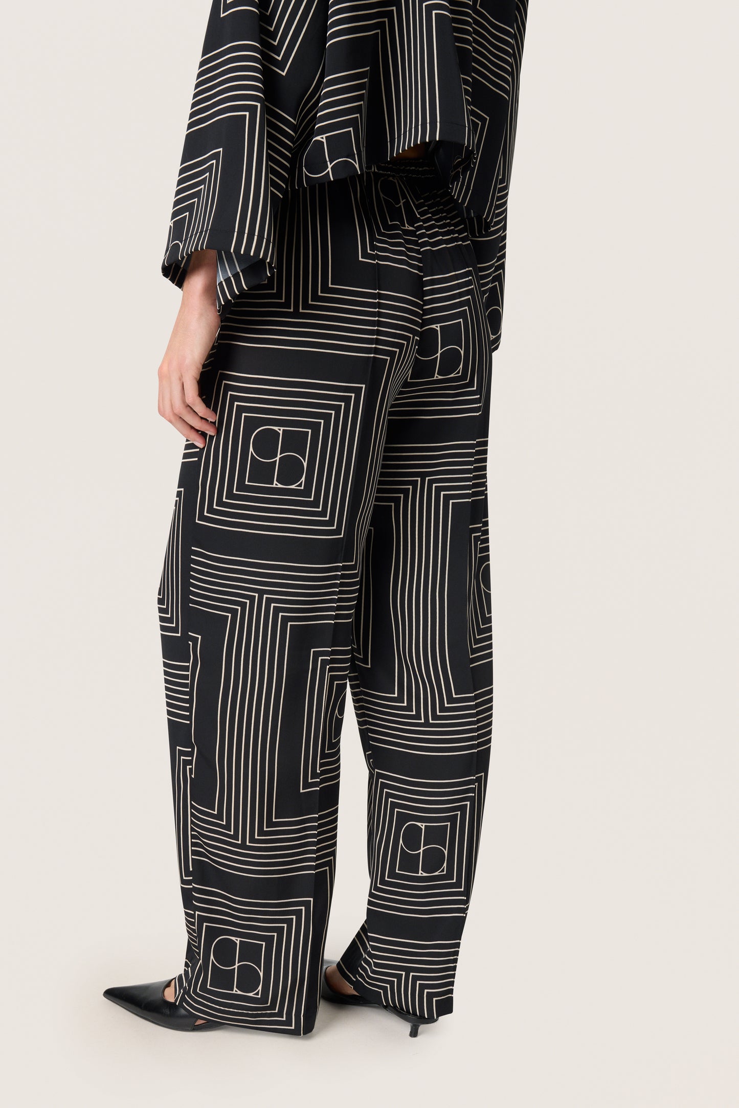 Soaked In Luxury Topaz Faustina Pants | Black With Oatmeal