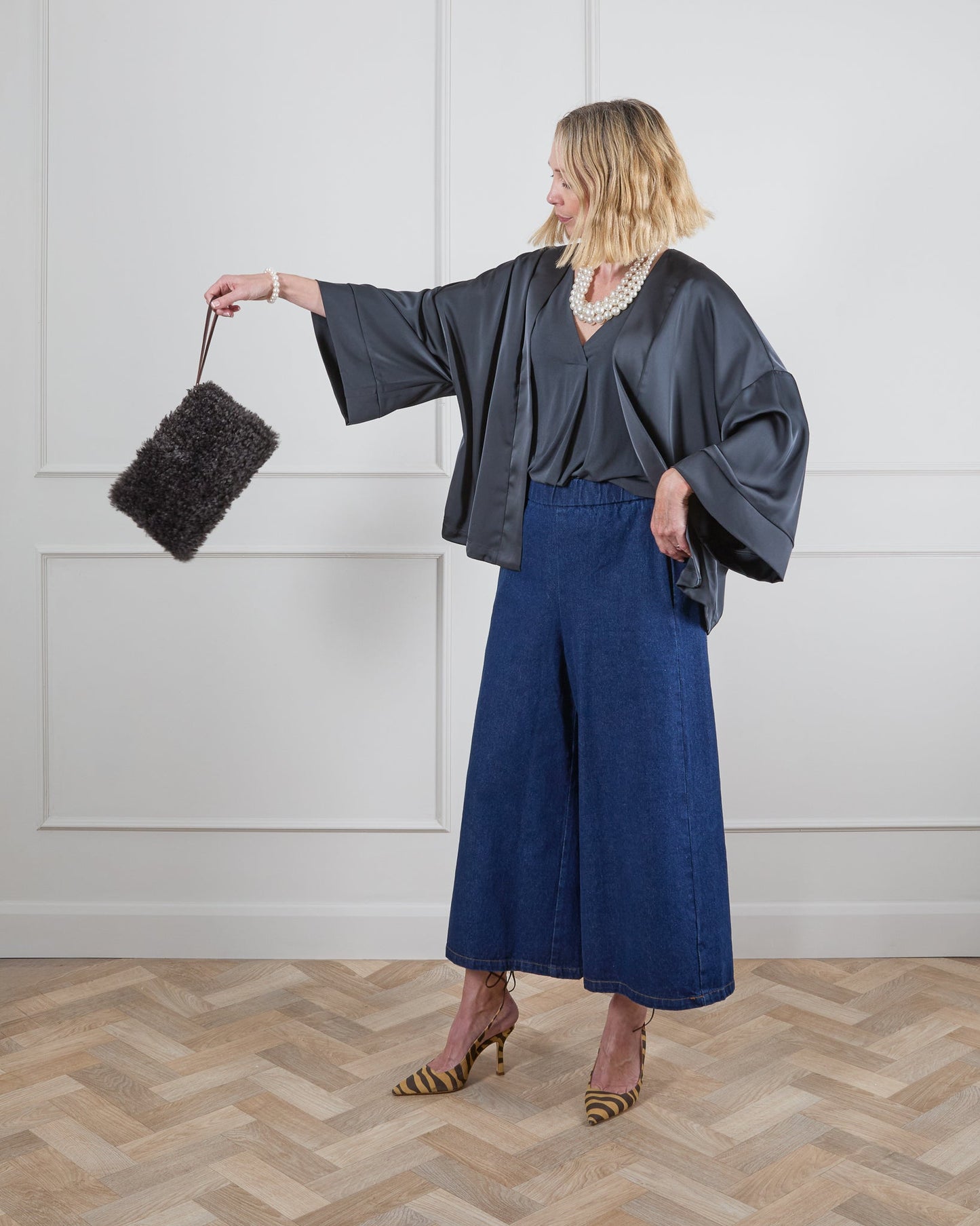 Chalk Faith Kimono | Gun Metal