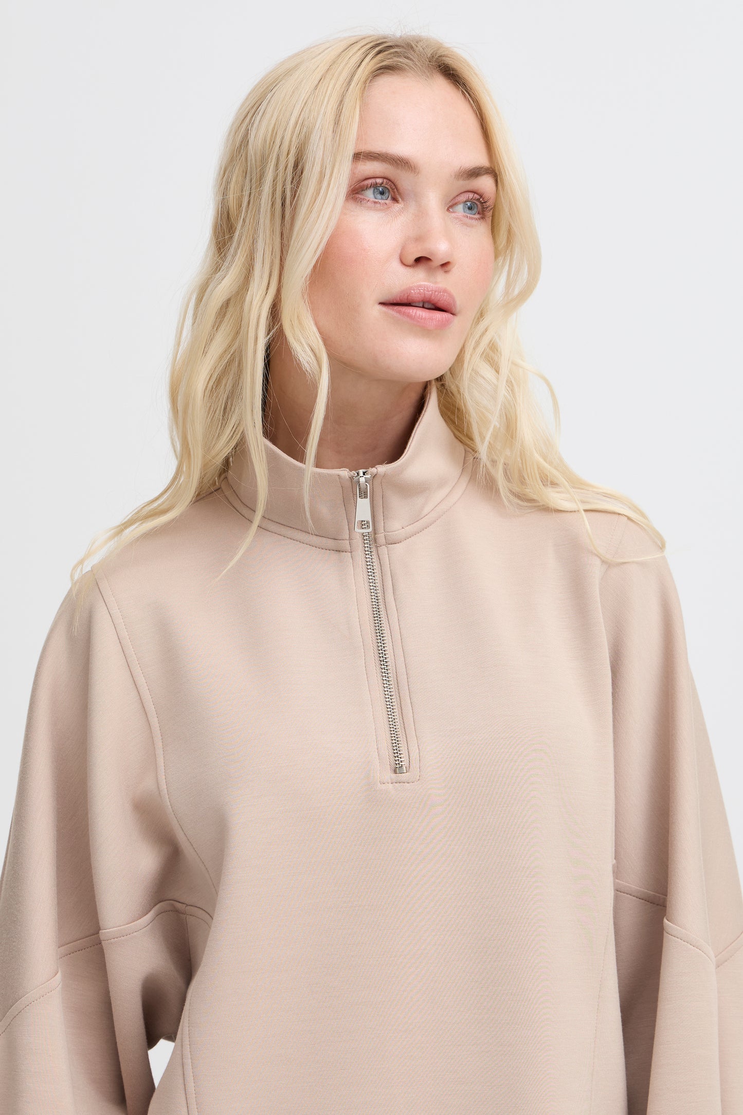 Bypusti Pleat Logo Pullover | String