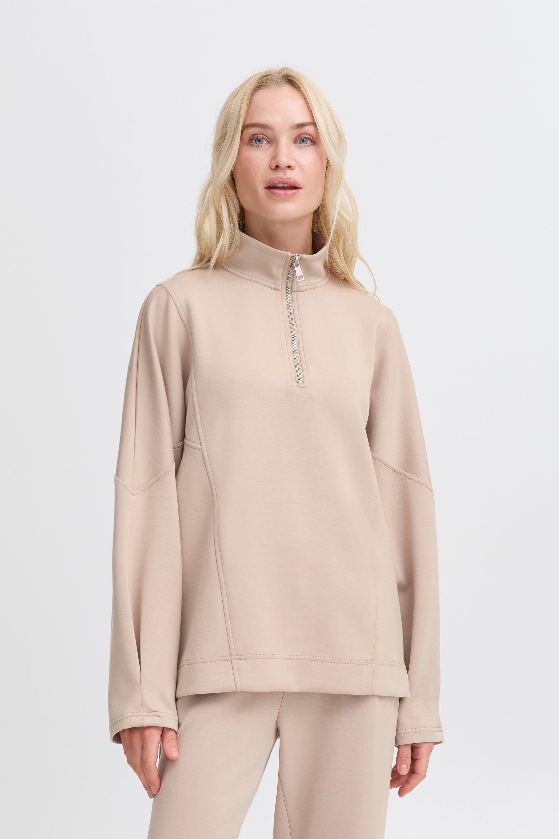 B Young Bypusti Pleat Logo Pullover | String