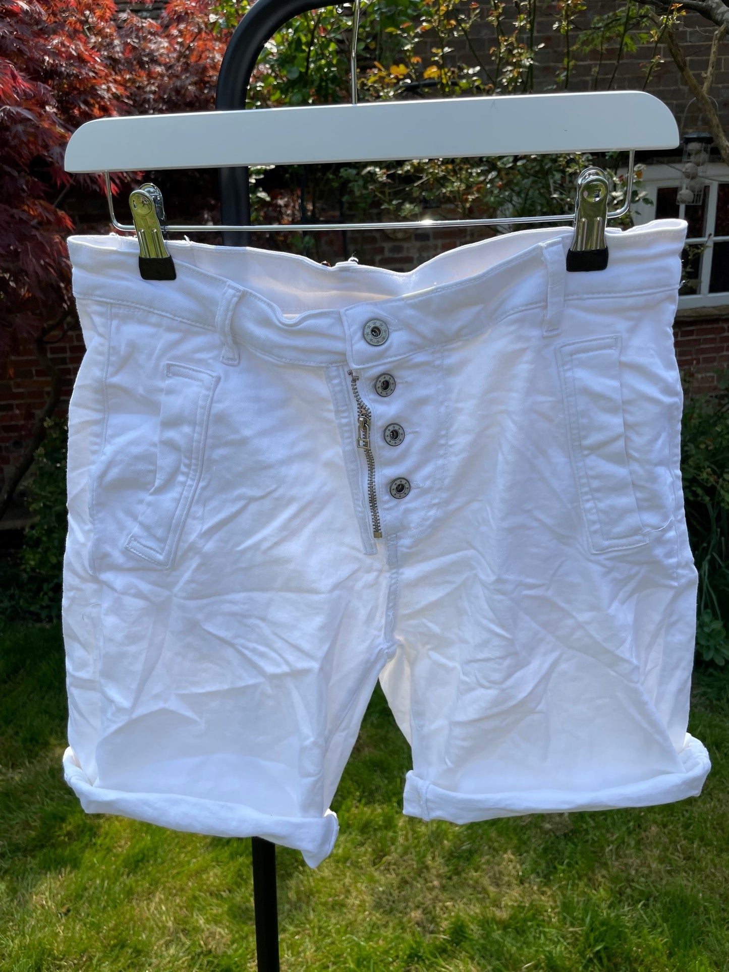 Melly & Co 4 Button Shorts | White