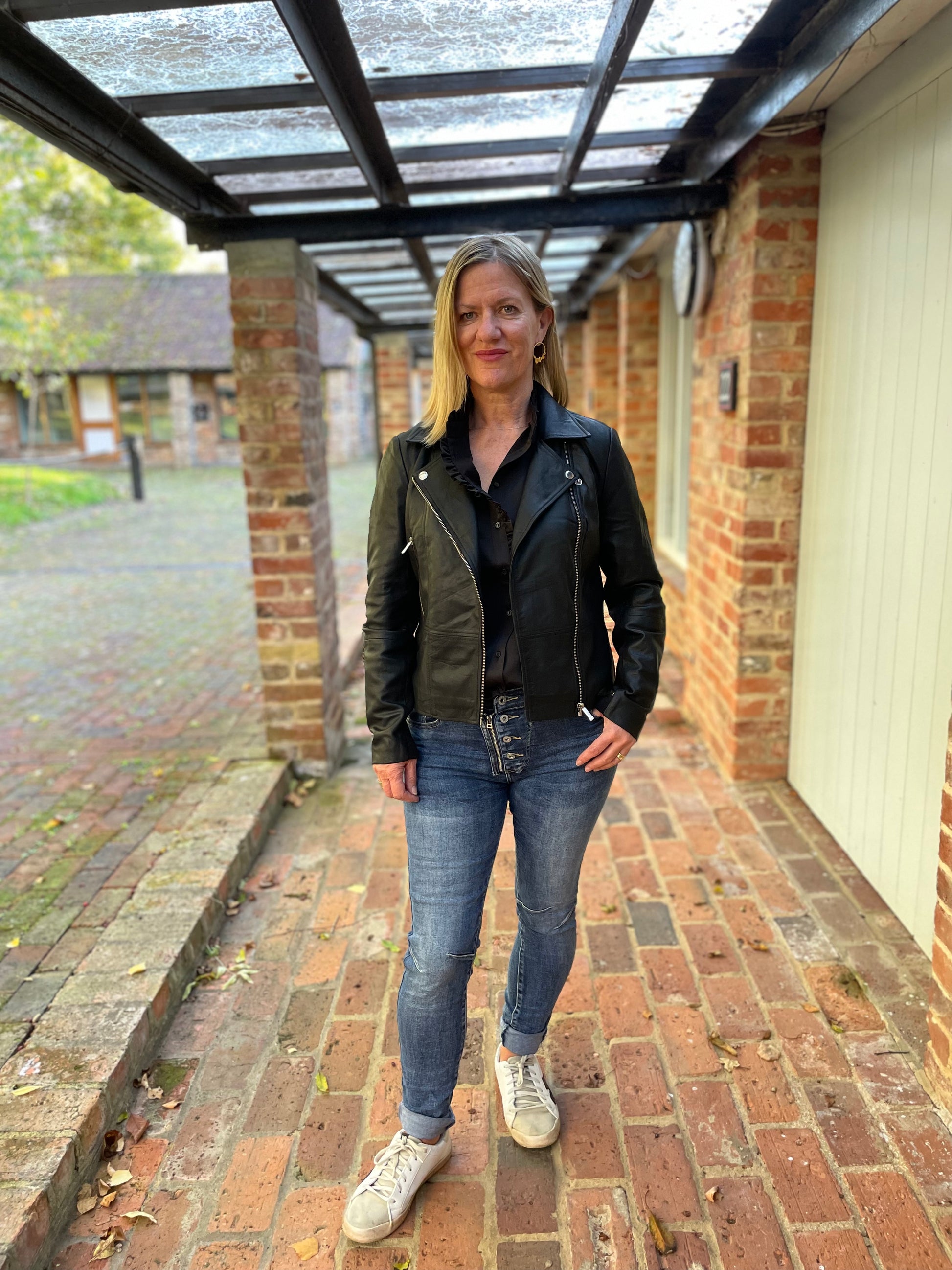 Skinny jeans hot sale leather jacket